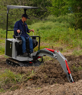 RÉTROCAVEUSE SUR CHENILLES AVEC GODET DE 8 PO TS8100
